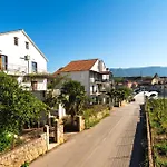 Beautiful Apartment In Vrboska With Kitchenette