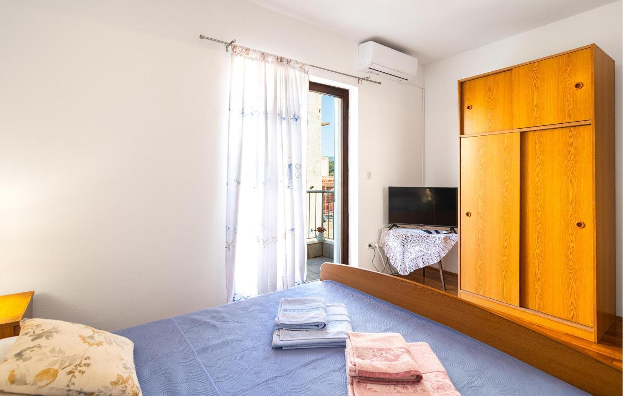 Apartment Beautiful In With Kitchenette Vrboska